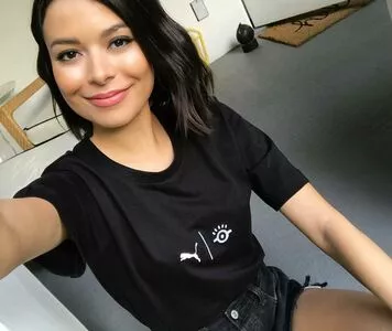 Miranda Cosgrove OnlyFans Leaked Free Thumbnail Picture - #oRZnU03od1