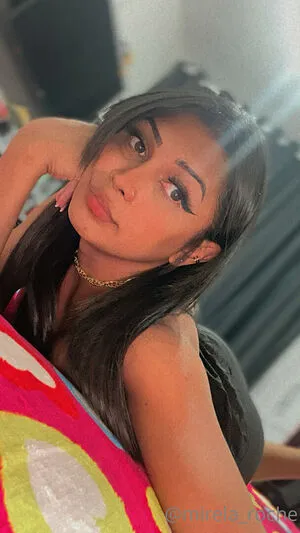 Mirelaroche OnlyFans Leaked Free Thumbnail Picture - #3MekzxMEbN
