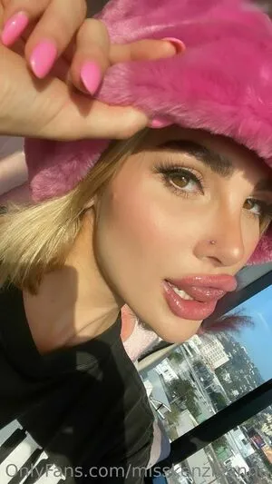 Miss Kenzie Anne OnlyFans Leaked Free Thumbnail Picture - #SlfCM5SSAn