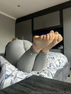 Miss Piggytoes OnlyFans Leaked Free Thumbnail Picture - #4EJrror1p4