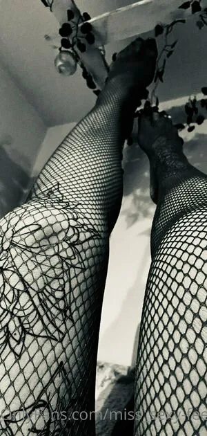 Miss Sexy Feet OnlyFans Leaked Free Thumbnail Picture - #4pasRN2kkB
