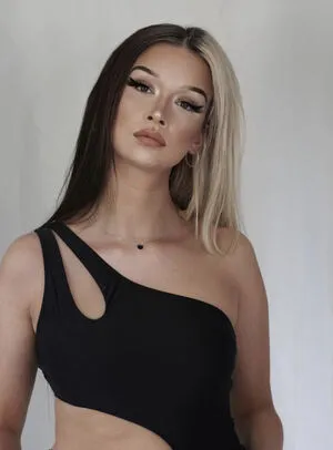 Miss2shade Annika Stratmann OnlyFans Leaked Free Thumbnail Picture - #dAfov1iNvo