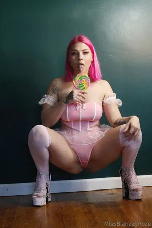 Missblahzayroze OnlyFans Leaked Free Thumbnail Picture - #xHQvqMjH0M