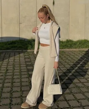 Misslara OnlyFans Leaked Free Thumbnail Picture - #VuBAlEckAL