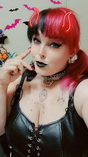 Misstrisskissfree OnlyFans Leaked Free Thumbnail Picture - #khtG8T8dmV