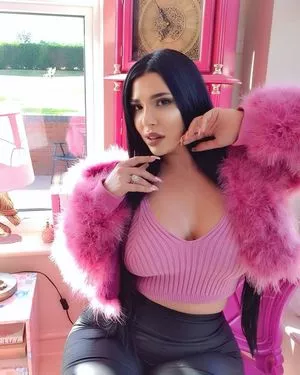 Mizz Ellaa ASMR OnlyFans Leaked Free Thumbnail Picture - #iS0B8FIlM7
