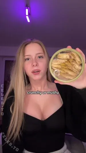 Mmelleh OnlyFans Leaked Free Thumbnail Picture - #7925RPG1AO