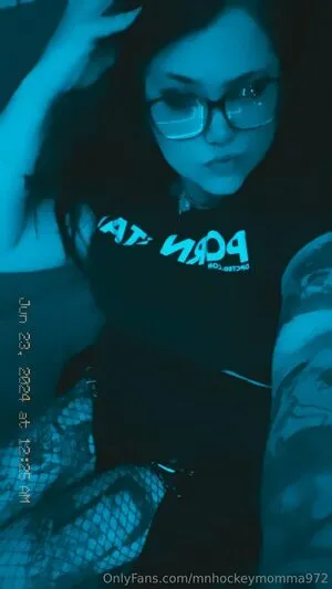 Mnhockeymomma972 OnlyFans Leaked Free Thumbnail Picture - #0MNyhB2iaF