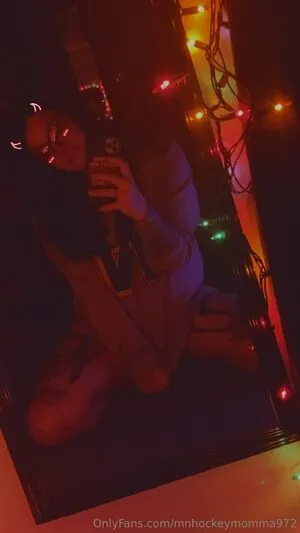 Mnhockeymomma972 OnlyFans Leaked Free Thumbnail Picture - #LWGFaFqes4