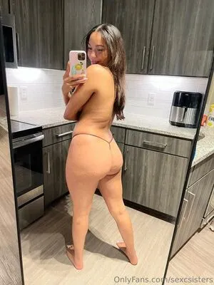 Molly And Mia OnlyFans Leaked Free Thumbnail Picture - #AkrZU23UN2