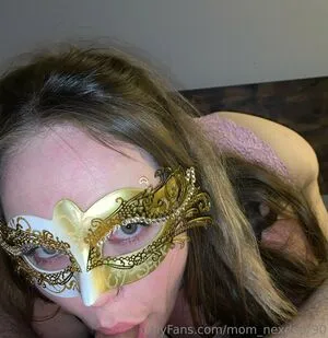 Mom Nextdoor90 OnlyFans Leaked Free Thumbnail Picture - #ins5ZoRCmK