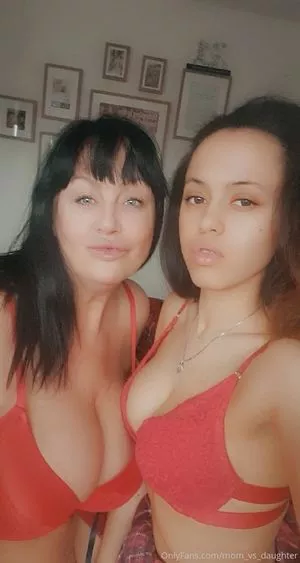 mom_vs_daughter OnlyFans Leaked Free Thumbnail Picture - #FnpSQ5kcn5