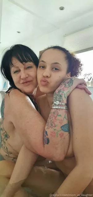 mom_vs_daughter OnlyFans Leaked Free Thumbnail Picture - #X3xb4PtEqt