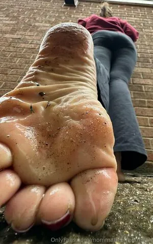 Mommabearfeetfetish OnlyFans Leaked Free Thumbnail Picture - #CEoIEL1nEw