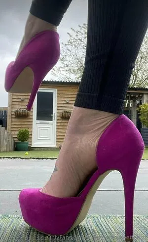 Mommabearfeetfetish OnlyFans Leaked Free Thumbnail Picture - #MMsRESoaIF