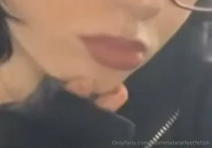 Mommabearfeetfetish OnlyFans Leaked Free Thumbnail Picture - #lofxpxsL9c
