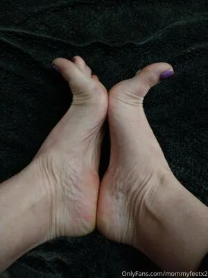 Mommyfeetx2 OnlyFans Leaked Free Thumbnail Picture - #2aciUlLOYF