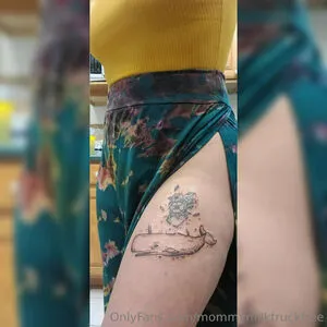 Mommymilktruckfree OnlyFans Leaked Free Thumbnail Picture - #AQXXqvJYZU