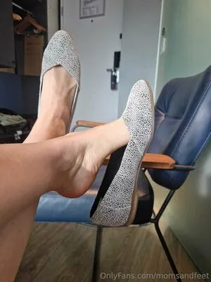 Momsandfeet OnlyFans Leaked Free Thumbnail Picture - #vecDp14aSh