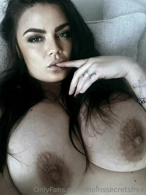 Momssecretsfree OnlyFans Leaked Free Thumbnail Picture - #BaDz6Vdias