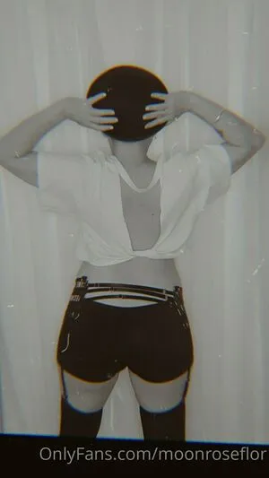 Moonroseflor OnlyFans Leaked Free Thumbnail Picture - #L9WSsmLowa