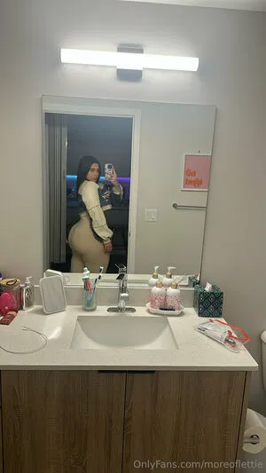 Moreoflettie OnlyFans Leaked Free Thumbnail Picture - #liV1LF8S29