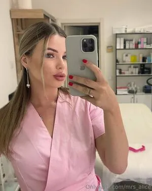 Mrs Alice OnlyFans Leaked Free Thumbnail Picture - #sFKYXy1Qr4