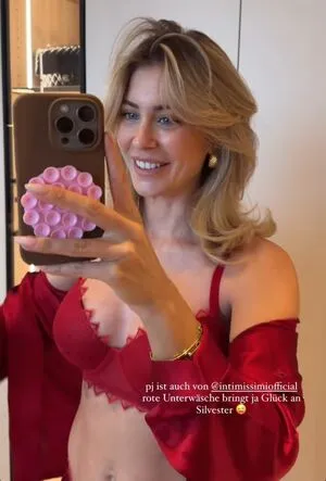 Mrs Bella OnlyFans Leaked Free Thumbnail Picture - #yWElaBYob0