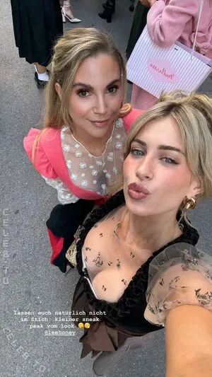 Mrs Bella OnlyFans Leaked Free Thumbnail Picture - #pqUkZfJQm4