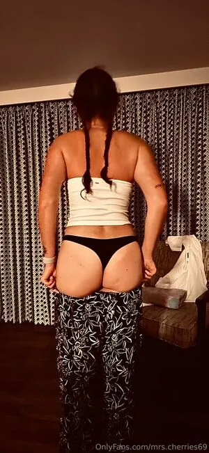Mrs Cherries69 OnlyFans Leaked Free Thumbnail Picture - #h9CbdlOLyL