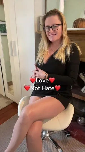 Mrs Marie OnlyFans Leaked Free Thumbnail Picture - #5p8x9Srv5v