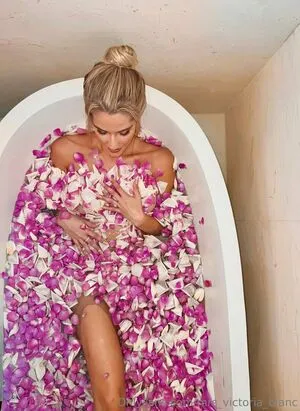 Mrs Victoria Blanc OnlyFans Leaked Free Thumbnail Picture - #XwakuilhDz