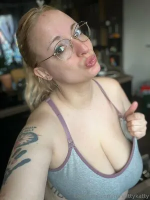 Mrstittykatty OnlyFans Leaked Free Thumbnail Picture - #F2VR9kOlQ6