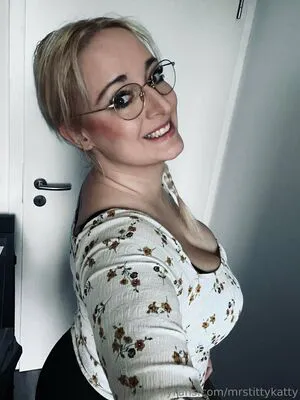 Mrstittykatty OnlyFans Leaked Free Thumbnail Picture - #NZLcMBhbUm
