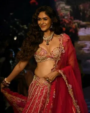 Mrunal Thakur OnlyFans Leaked Free Thumbnail Picture - #0QsMUmrfht