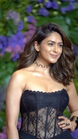 Mrunal Thakur OnlyFans Leaked Free Thumbnail Picture - #1OexJ3q7DL