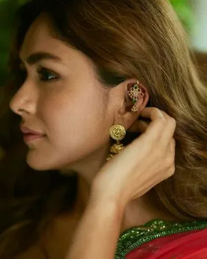 Mrunal Thakur OnlyFans Leaked Free Thumbnail Picture - #1y3dK5dmEo