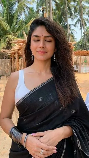 Mrunal Thakur OnlyFans Leaked Free Thumbnail Picture - #5zfzUTU9JJ