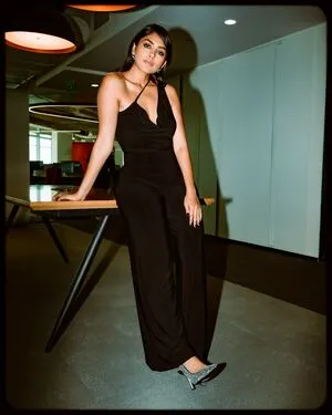 Mrunal Thakur OnlyFans Leaked Free Thumbnail Picture - #7JUuWxEff2