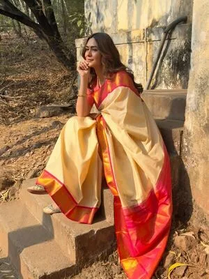 Mrunal Thakur OnlyFans Leaked Free Thumbnail Picture - #9JEHR2JwNT