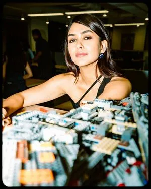 Mrunal Thakur OnlyFans Leaked Free Thumbnail Picture - #CLxwl0RGm1
