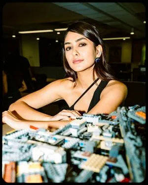 Mrunal Thakur OnlyFans Leaked Free Thumbnail Picture - #CggJogXUSJ