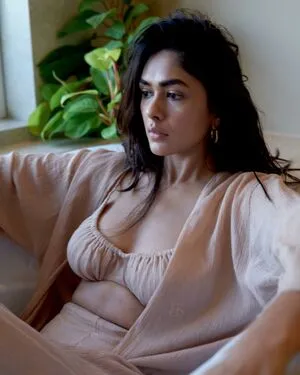 Mrunal Thakur OnlyFans Leaked Free Thumbnail Picture - #HUULN0e06p