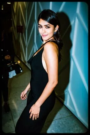 Mrunal Thakur OnlyFans Leaked Free Thumbnail Picture - #JI1clZ2nCa
