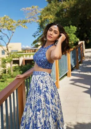 Mrunal Thakur OnlyFans Leaked Free Thumbnail Picture - #KzHberPCAq