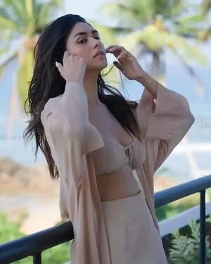Mrunal Thakur OnlyFans Leaked Free Thumbnail Picture - #OsO0xyw5DE