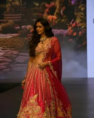 Mrunal Thakur OnlyFans Leaked Free Thumbnail Picture - #SmAJOyJnu3