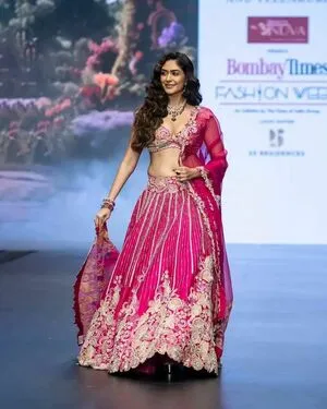 Mrunal Thakur OnlyFans Leaked Free Thumbnail Picture - #WOnLYWrM2q
