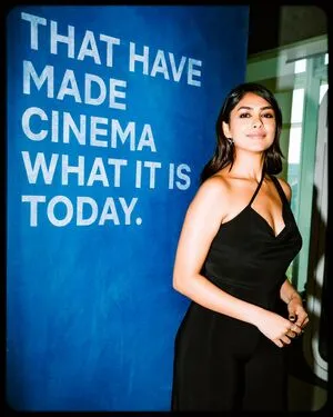 Mrunal Thakur OnlyFans Leaked Free Thumbnail Picture - #YrJBAASjsm