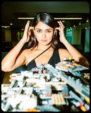 Mrunal Thakur OnlyFans Leaked Free Thumbnail Picture - #dsBdvqpv7T